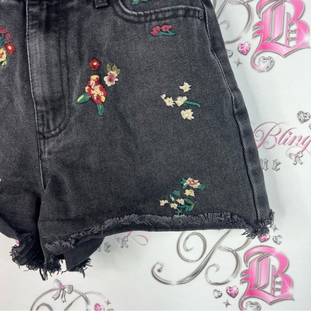 Indigo Rein shorts mini flowers distressed Black Floral Embroidered Jean Shorts - Picture 3 of 7